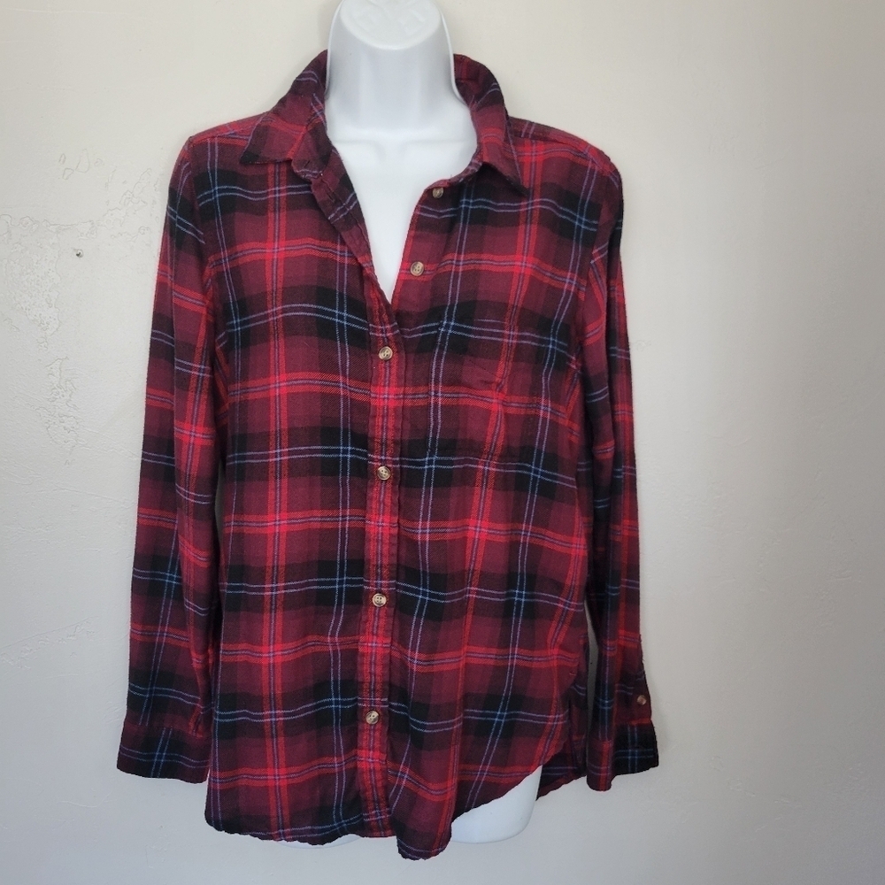 American Eagle Women's Small Boyfriend Fit Red Black Plaid Long Sleeve Flannel